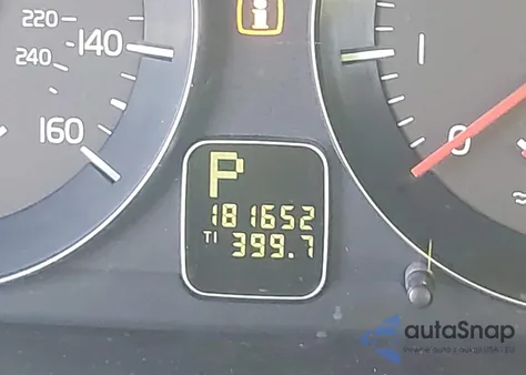 2011 Volvo C30 T5/T5 R-Design z USA, uszkodzony, nr VIN YV1672MK3B2198393